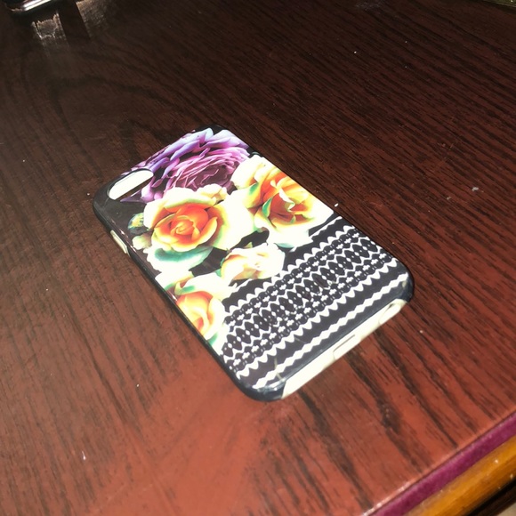 Nicole Miller Accessories - Beautiful Flowered iPhone 6/6s Case Nicole Miller Accessories - Beautiful Flowered iPhone 6/6s Case